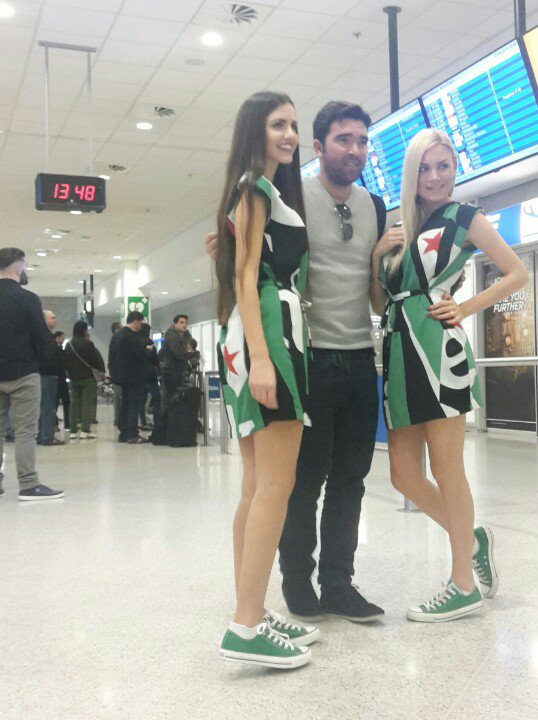 Freddos's tweet photo. Κορίτσια ο Ντέκο. Ντέκο τα κορίτσια (της @Heineken_gr) Ήρθε! #ChampionTheMatch #Heineken https://t.co/lYBcctIqGf