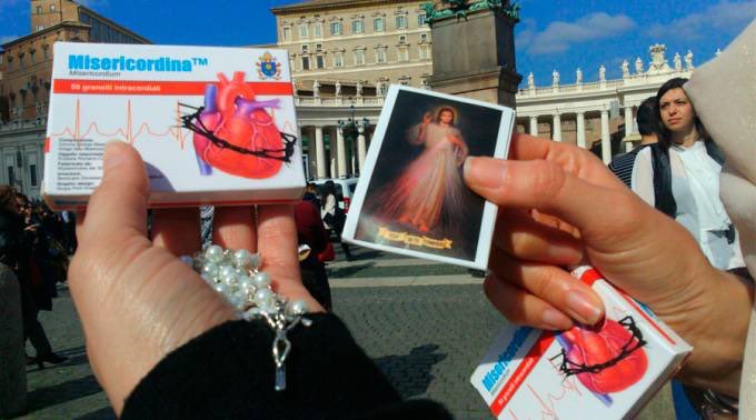 fciccior's tweet photo. Uno dei punti più bassi della #chiesacattolica 
La #misericordina .. @Pontifex_it fermatevi!! https://t.co/gf7OWfi3aC