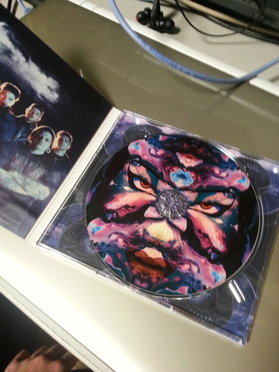 kokepy345's tweet photo. SunquakeのCDのデザインセンスしか感じない #sunquake https://t.co/uKRG7lGP6C