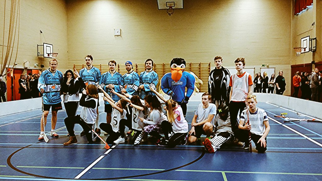karjulahenri's tweet photo. @NuortenAkatemia ja @PelicansFi kouluvierailukiertue jatkui tänään @kivimaankoulu'lla. Lisää liikettä! 💪 #omavalinta https://t.co/ik1ZhMuF2f
