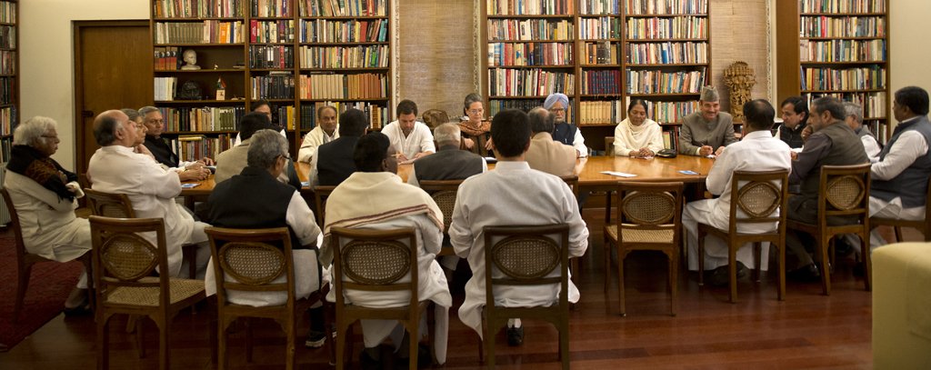 Congress Congress President Smt Sonia Gandhi Vp Rahul Gandhi Fmr Pm Dr Singh At The Cwc Meeting At 10 Janpath Today T Co 6o8jfuuisg Twitter