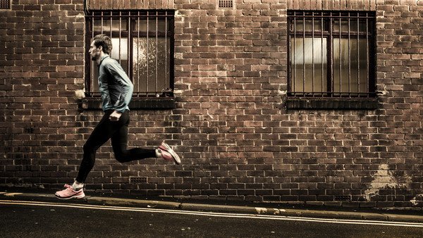 FT's tweet photo. Attention office-worker athletes: this new therapy could be an answer to sore knees https://t.co/WJWVwNZkea https://t.co/aghrGygMTe