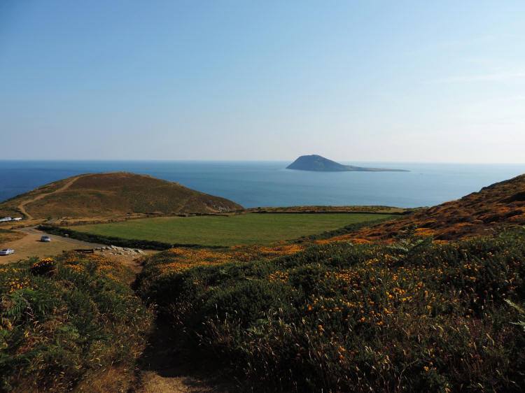 Nice and sunny, although breezy - an ideal day for a walk <a href="/WalesCoastPath/">Llwybr Arfordir Cymru / Wales Coast Path</a> <a href="/AberdaronLlyn/">Aberdaron</a>  <a href="/RamblersCymru/">Ramblers Cymru 🏴󠁧󠁢󠁷󠁬󠁳󠁿</a>