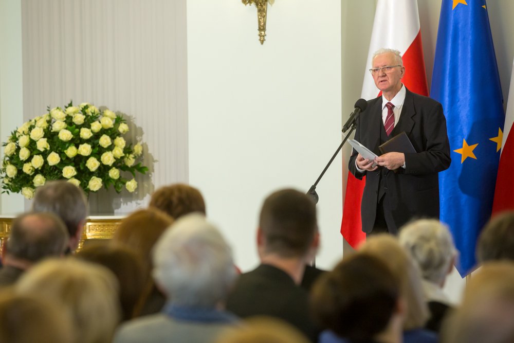 prezydentplarch's tweet photo. "Prezydent wręczył nagrodę „Zasłużony dla Polszczyzny”.
WIĘCEJ: https://t.co/KNyjKRgbdx https://t.co/yEMVMgHUBU