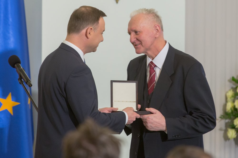 prezydentplarch's tweet photo. "Prezydent wręczył nagrodę „Zasłużony dla Polszczyzny”.
WIĘCEJ: https://t.co/KNyjKRgbdx https://t.co/yEMVMgHUBU