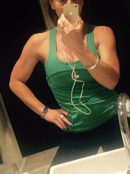 Gym all done #fitchick #milf #milfmonday #gymbunny 💋💋😘 https://t.co/SMetcuUPWy<a href="/tag/fitchick"class="tags">#fitchick</a><a href="/tag/milf"class="tags">#milf</a><a href="/tag/milfmonday"class="tags">#milfmonday</a><a href="/tag/gymbunny"class="tags">#gymbunny</a>