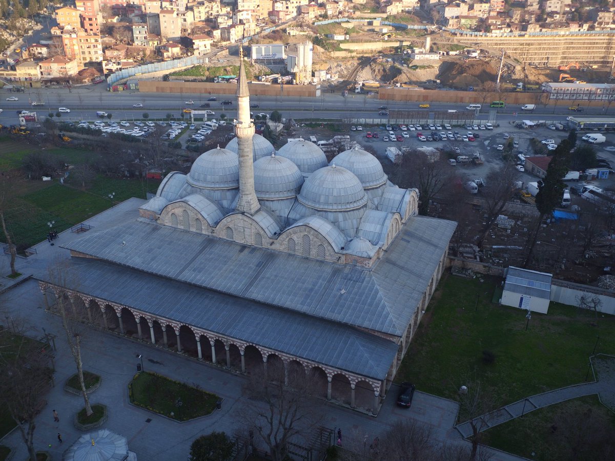 beyogluimar's tweet photo. Kaptan-ı Derya Piyale Paşa için yaptırılan caminin minaresi, gemi güvertesinden yükselen direğe benzetilir. https://t.co/UojCj8z47w