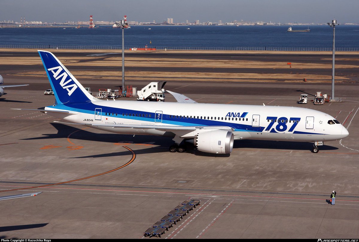 airlivenet's tweet photo. EMERGENCY ANA Dreamliner #NH816 to Tokyo NRT returned to Kuala Lumpur with one engine https://t.co/KlGoXtftCh https://t.co/RdYP7WzNEJ