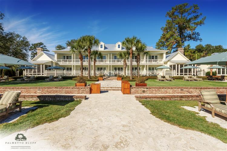 palmettobluff's tweet photo. #PBHalf & 10k runners will sleep soundly in @montagepb's new Lagoon Guest House: https://t.co/lHOzxasBvE https://t.co/ddvcxM9zbW