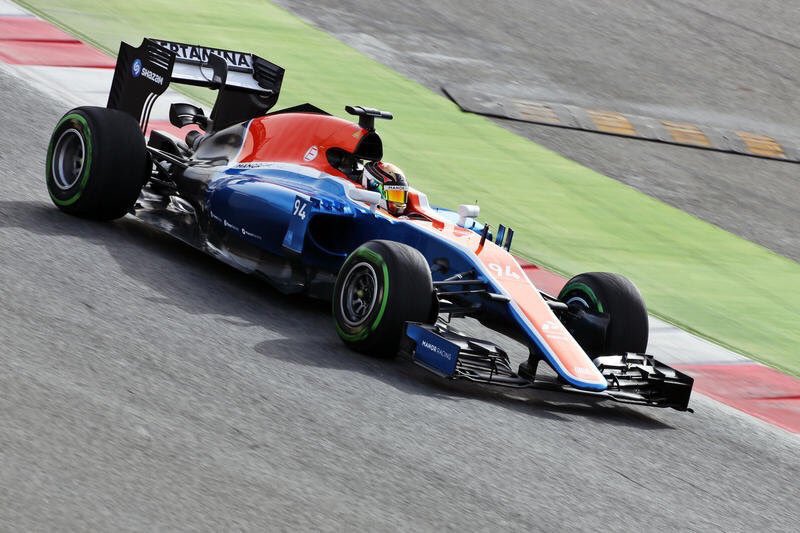 BoxesNews's tweet photo. #F1 Vista de los nuevos autos en Barcelona I: Mercedes / Manor / Force India / Toro Rosso. https://t.co/miCXtMKQ9Y