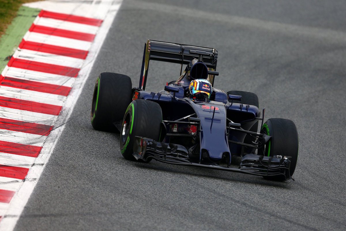 BoxesNews's tweet photo. #F1 Vista de los nuevos autos en Barcelona I: Mercedes / Manor / Force India / Toro Rosso. https://t.co/miCXtMKQ9Y