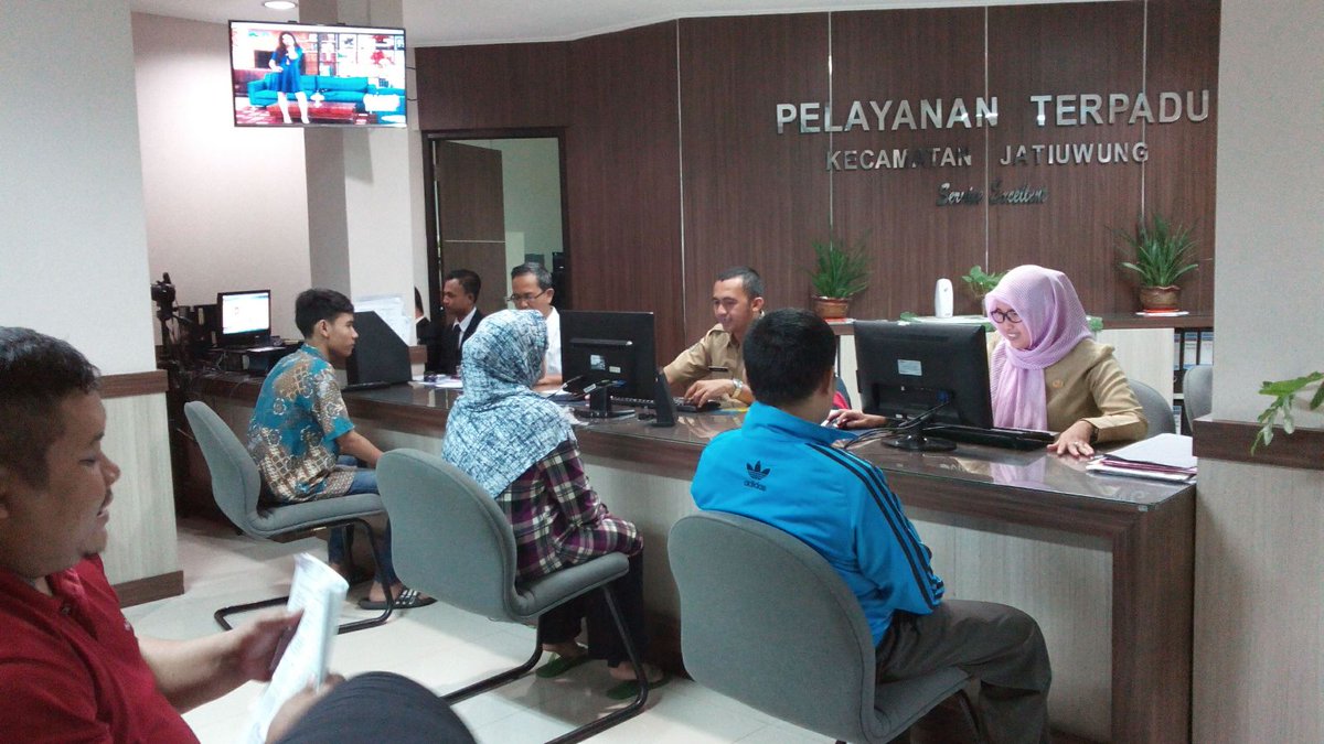 22-02-2016 Pelayanan malam hari di Kec. Jatiuwung jam 19.00-21.00 dlm rangka HUT Kota Tgr ke 23 @HumasTangerang