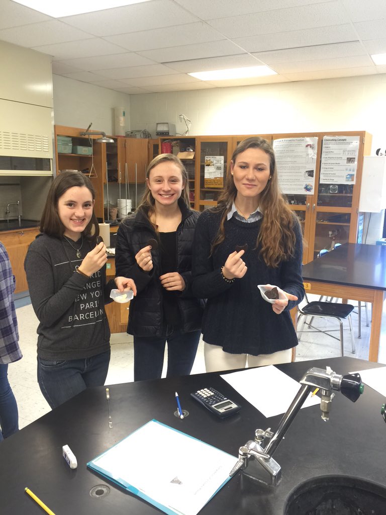 callenchemistry's tweet photo. Is double stuffed really double stuffed?#percentcomposition #cookielab #cookiesforbreakfast https://t.co/tUVYTuvsbN
