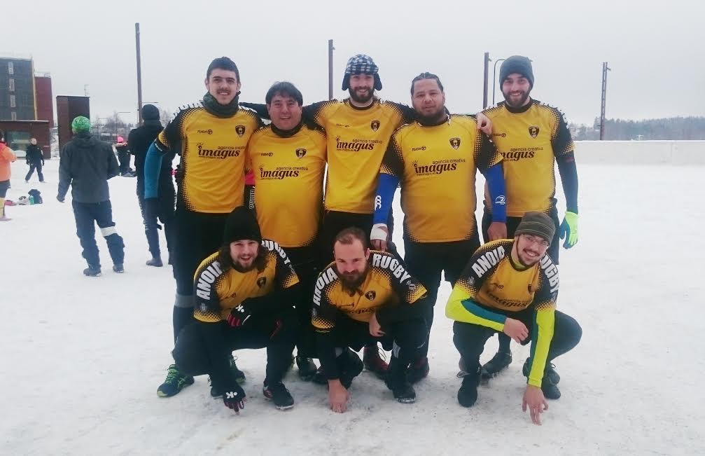 rugby_cat's tweet photo. L’@anoiarugby debuta a la neu de Finlàndia, en la competició Snow Rugby de Jyväskylä https://t.co/Nlwjk2n7Eg @ufec https://t.co/TtqRFDg1ya