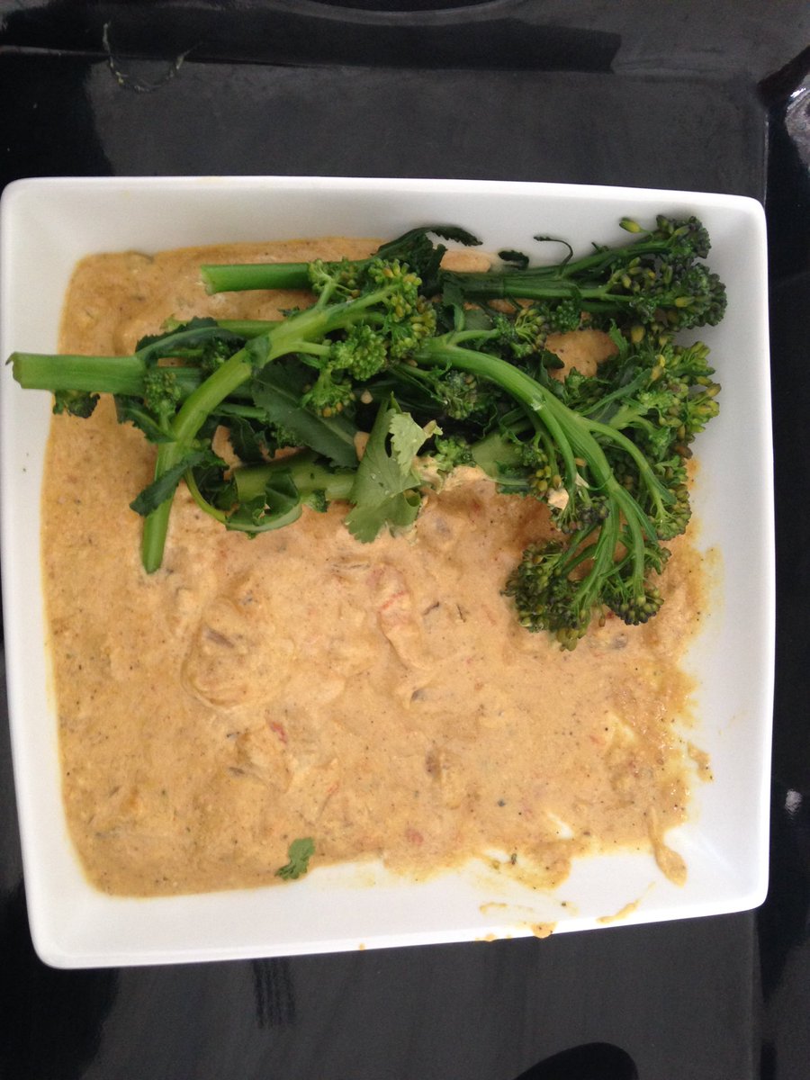 stephina601's tweet photo. C1 D1...chicken cashew curry for lunch, with added tumeric 👍🏻@thebodycoach #90DAYSSSPLAN https://t.co/bMA6y7JgE0