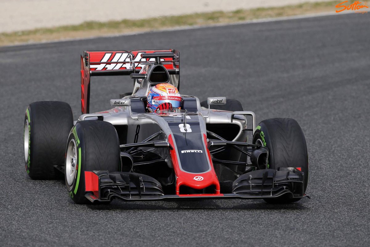 BoxesNews's tweet photo. #F1 Vista de los nuevos autos en Barcelona III: Ferrari / Haas. https://t.co/jKox3PvX6B