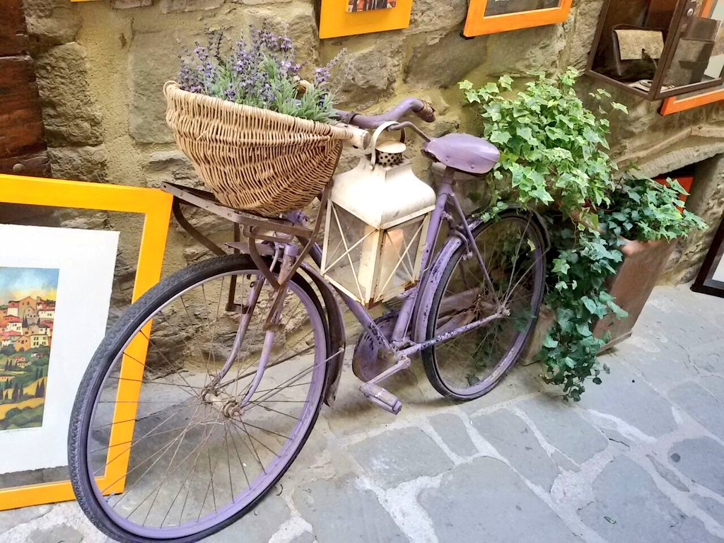 tuscicar's tweet photo. #Cortona and #lecelle tours with #englishspeaking #driver on https://t.co/gvp0one4Xm https://t.co/8Zgo8rw0l2