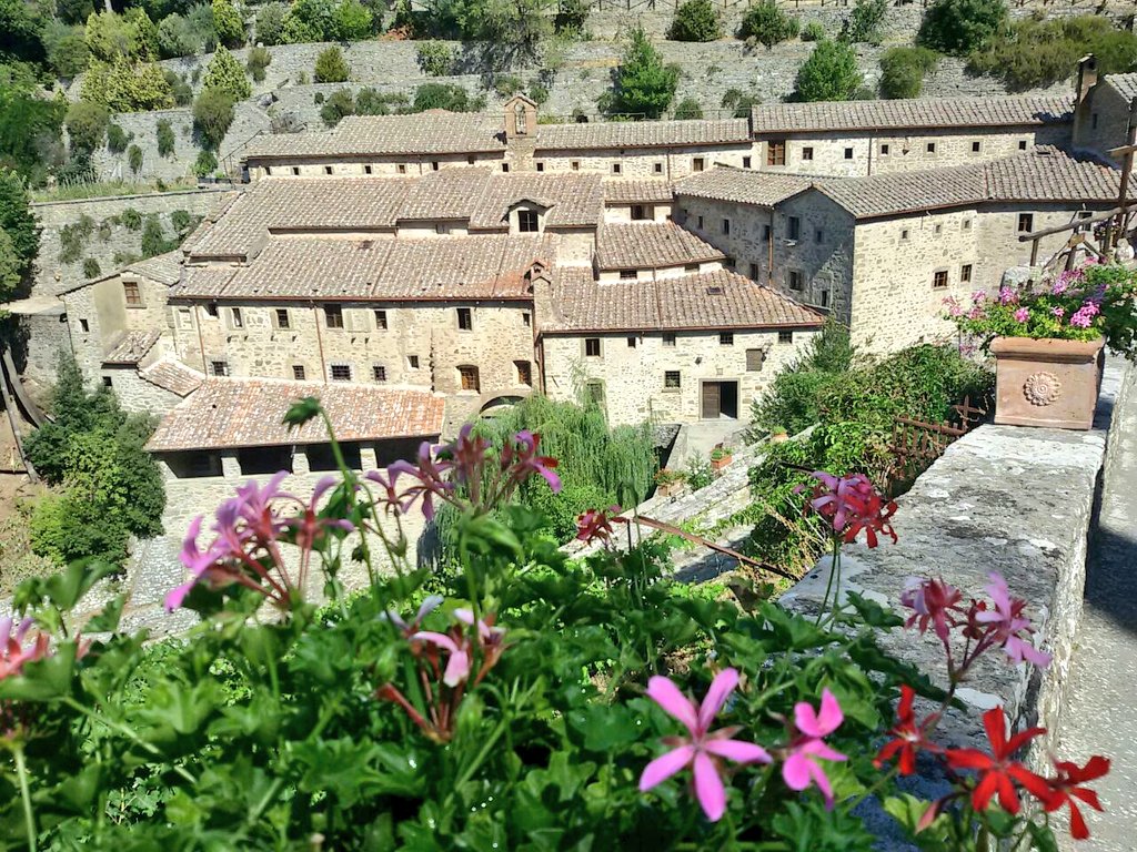 tuscicar's tweet photo. #Cortona and #lecelle tours with #englishspeaking #driver on https://t.co/gvp0one4Xm https://t.co/8Zgo8rw0l2
