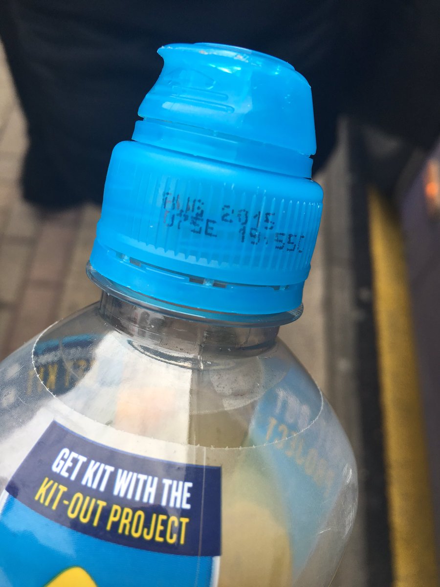 EdaDnz17's tweet photo. @UniofHerts thanks for making me pay £1.60 for potentially poisoning myself👏🏻 https://t.co/YTdv1LqTCd