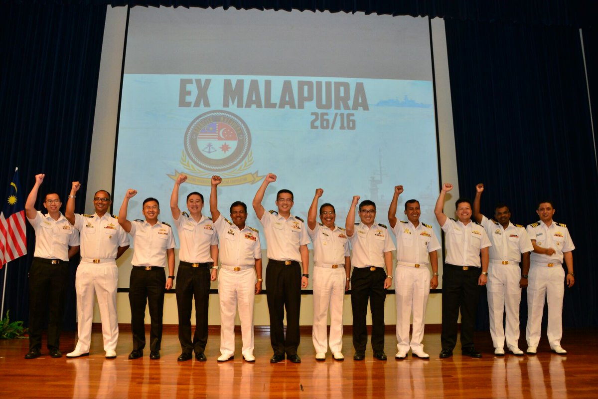 tldm_rasmi's tweet photo. Pembukaan Eksesais #MALAPURA 26/2016 di Changi Naval Base @defencesg #DiplomasiPertahanan @1MinDef #TLDM #NavyPride https://t.co/jEfotZvvXx