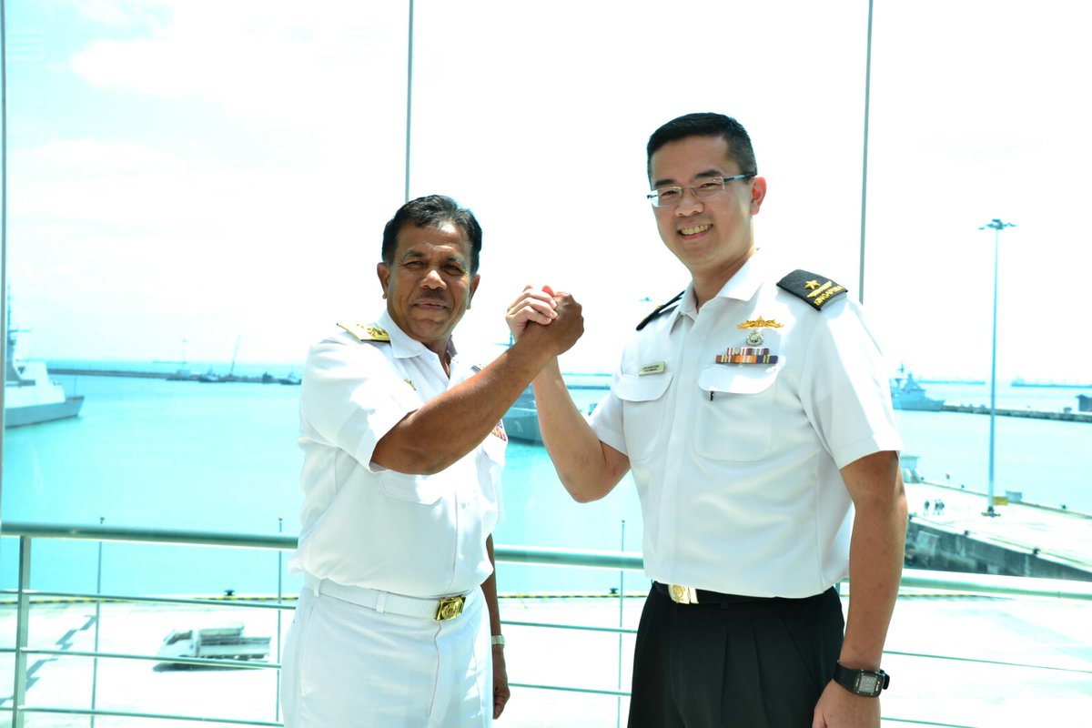 tldm_rasmi's tweet photo. Pembukaan Eksesais #MALAPURA 26/2016 di Changi Naval Base @defencesg #DiplomasiPertahanan @1MinDef #TLDM #NavyPride https://t.co/jEfotZvvXx