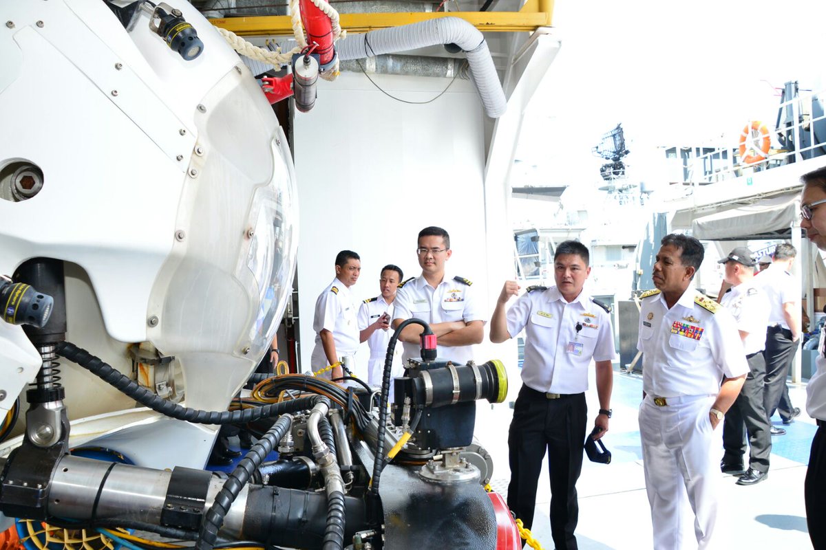 tldm_rasmi's tweet photo. Pembukaan Eksesais #MALAPURA 26/2016 di Changi Naval Base @defencesg #DiplomasiPertahanan @1MinDef #TLDM #NavyPride https://t.co/jEfotZvvXx