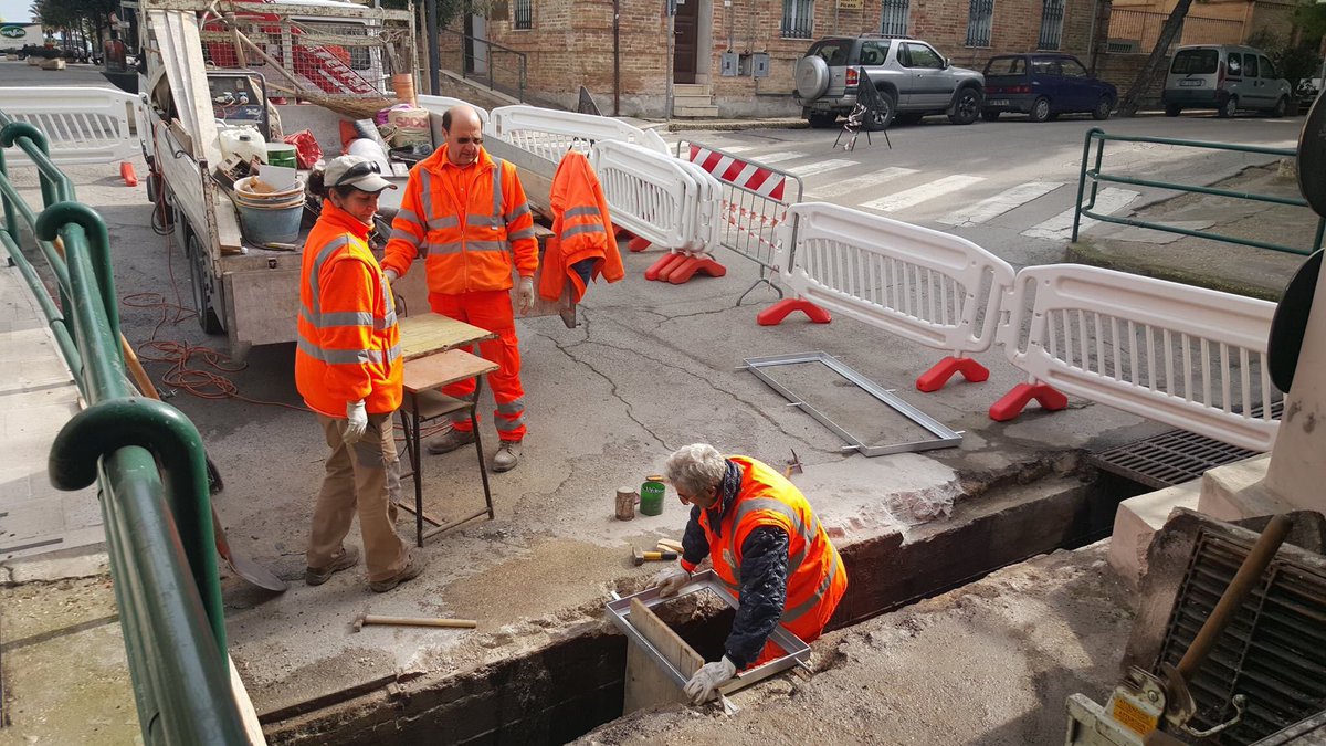 ComunePsgInfo's tweet photo. #psginforma della chiusura del #sottopasso di #viaoberdan per intervento nel punto di raccolta dell'acqua piovana https://t.co/ABQQHFGKiu