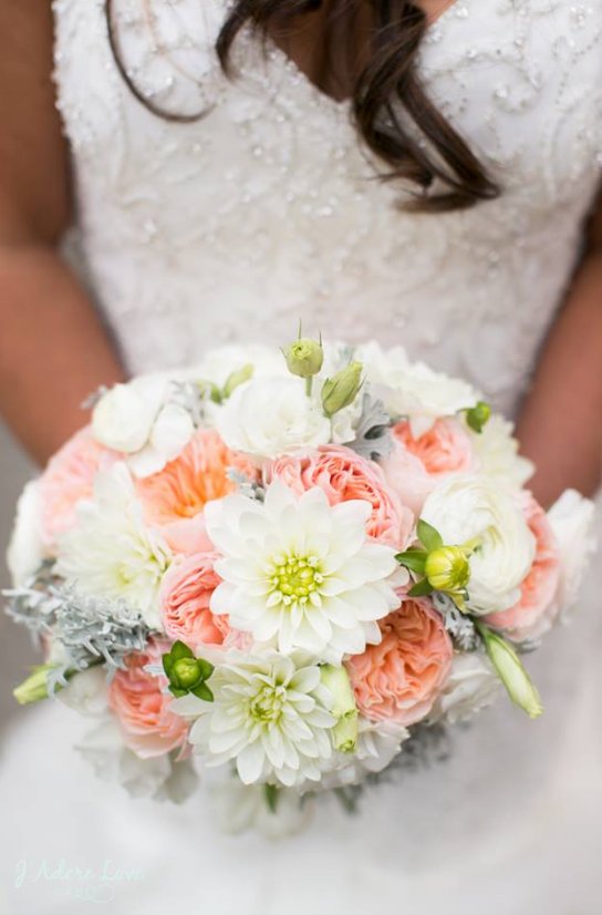 SamRFranco's tweet photo. RT https://t.co/k8DI0aJF9c RT brideandblossom: Get the recipe for this darling #bridalbouquet on the #brideandblo… https://t.co/G46WuEZRQ6