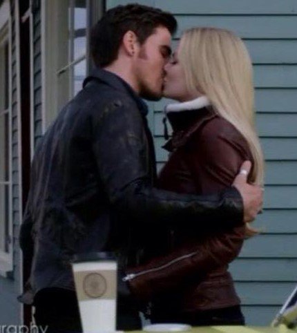 CaptainCriss_89's tweet photo. #35daysUntilCS Day 14: 4x12 💕

@colinodonoghue1 @jenmorrisonlive @AdamHorowitzLA @OnceABC #OUAT #CaptainSwan https://t.co/RiifyAhyn2