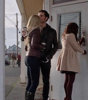 CaptainCriss_89's tweet photo. #35daysUntilCS Day 14: 4x12 💕

@colinodonoghue1 @jenmorrisonlive @AdamHorowitzLA @OnceABC #OUAT #CaptainSwan https://t.co/RiifyAhyn2
