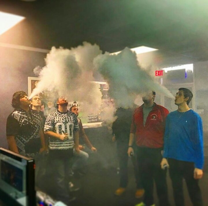 sirvape2's tweet photo. The photo taken at the last cloud comp i was at 
#cloudcomp #cloudsfordays #vapelife #vapecommunity #vapeon #vapefam https://t.co/KGxpcOD3s6