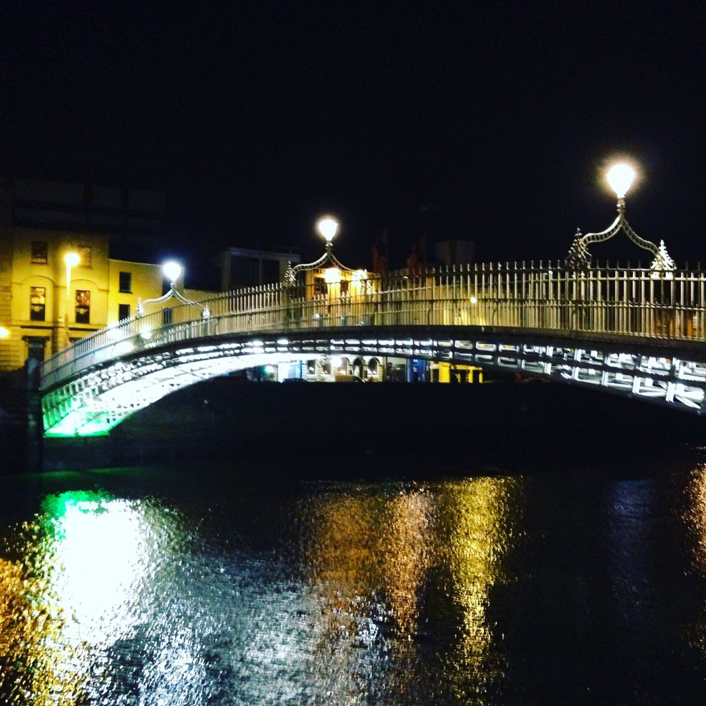 LSanProductions's tweet image. The beautifully lit Ha'penny Bridge on Thursday...the setting for one of our upcoming productions! #watchthisspace