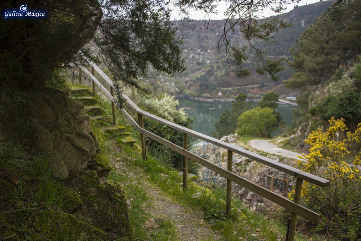 Buenas tardes desde un mágico rincón de A Ribeira Sacra #Sober. Subimos Os Chancís💚 <a href="/GaliciaMaxica/">Galicia Máxica</a> @greenland_mgd 💚