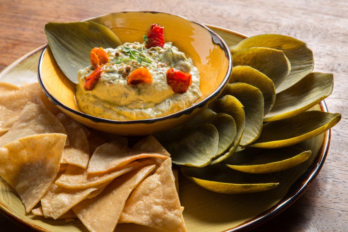 What are chefs eating when they're off duty? 5 top chefs let us in on their food vices bit.ly/219e1NL