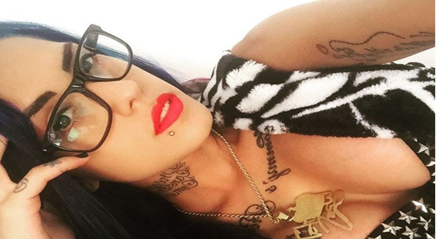 Positivamostop's tweet image. TATI ZAQUI NOS SEIOS E BUMBUM- VEA COMO FICOU! DIVULGA FOTO APÓS COLOCAR SOLICONEhttp://goo.gl/lFZSIo