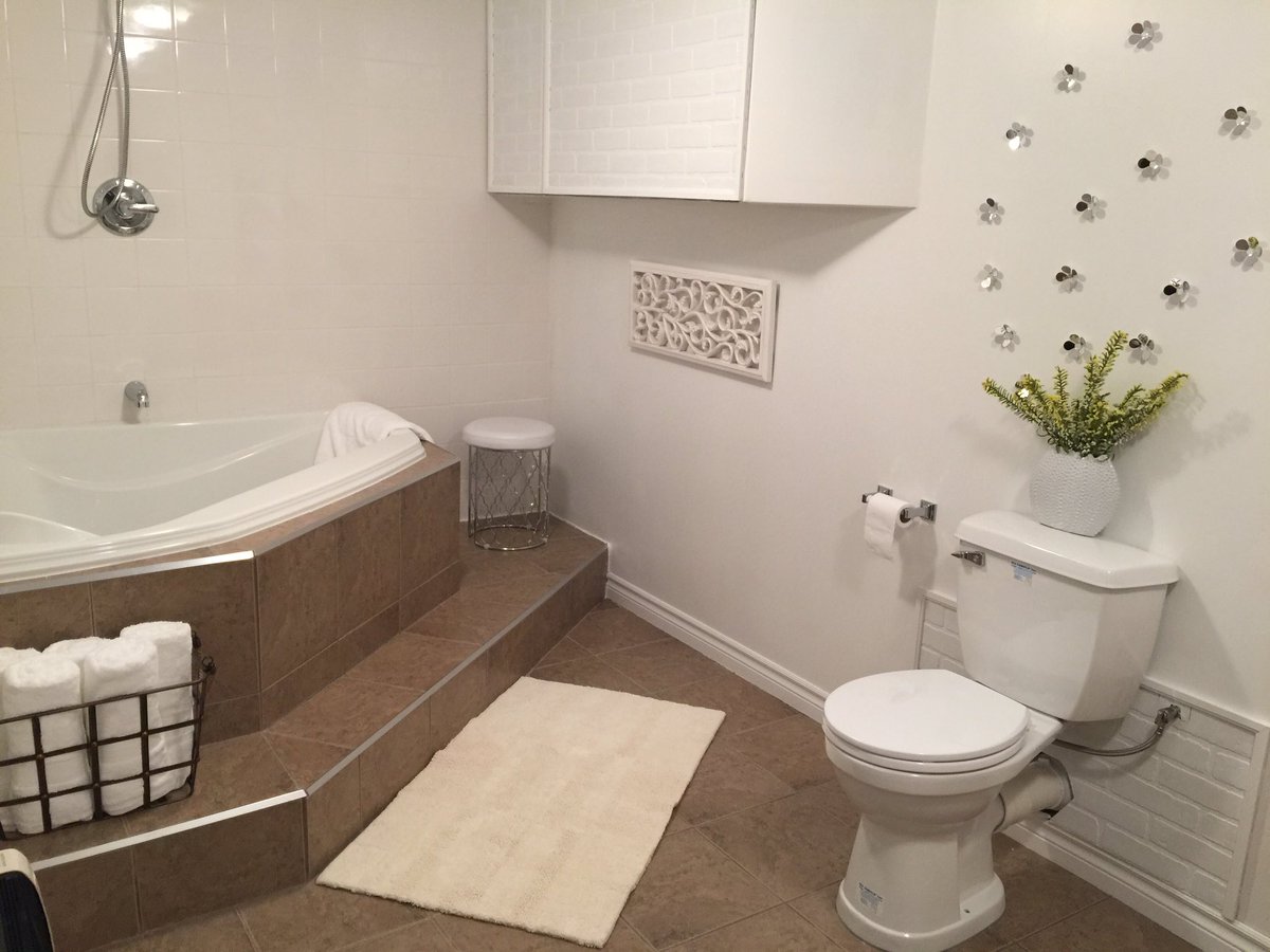 agentSmithhfx's tweet photo. New listing staged by @revivehomeinc means it sells fast! https://t.co/SUWilRBuTi