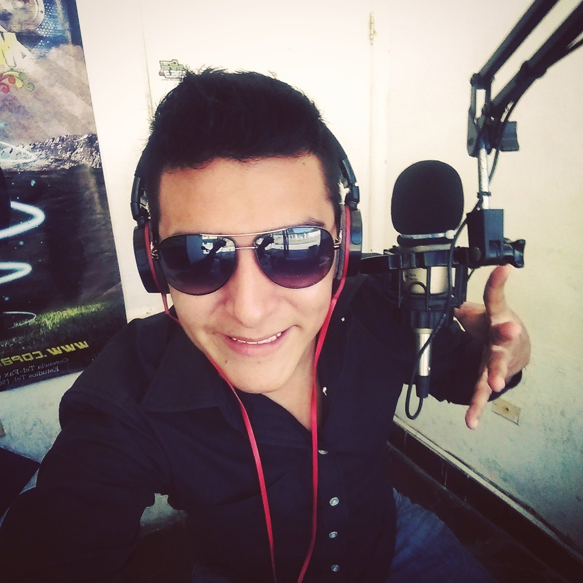 marlonmenjivar_'s tweet photo. Feliz Lunes !!! En vivo 11AM - 3PM por @CopanStereo96 TuneIn app en tu cell #31 #FlacoIn2016 Let's go! 🔥🔥🔥❤ https://t.co/YjvFv3Hxmd