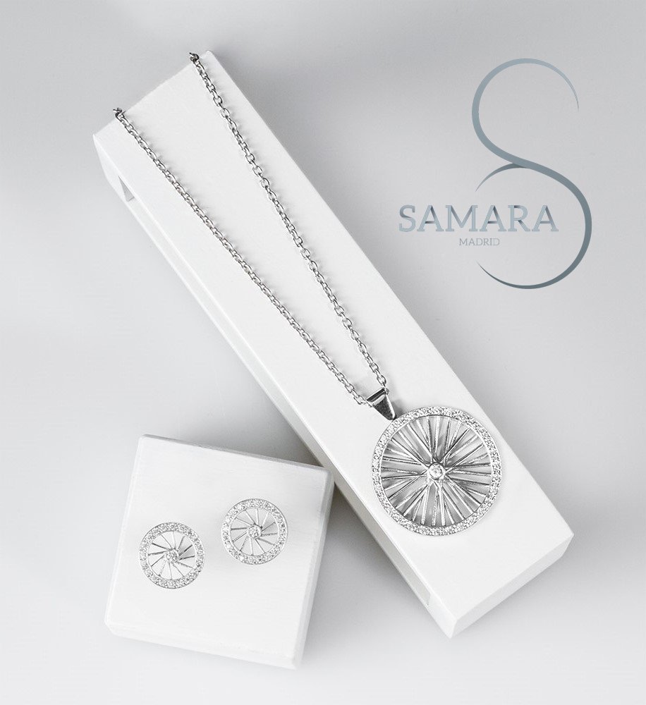 Samara_Joyas's tweet photo. Exquisito conjunto de #edicionlimitada cuyas formas evocan a la rueda, realizados en #oroblanco y #diamantes . https://t.co/5DW7cWrHSz