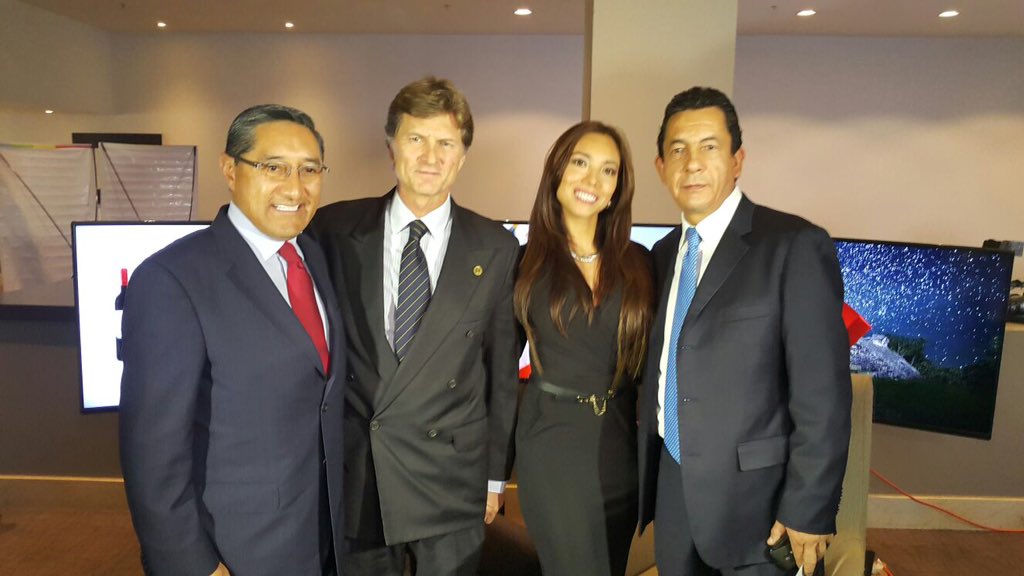 MexicoTravelCh's tweet photo. Con el Srio. Turismo Federal @edelamadrid, Presidente #MTCH Juan Vergara @PresidenciaTV, @DenisseWolf https://t.co/9xNpP79QoE