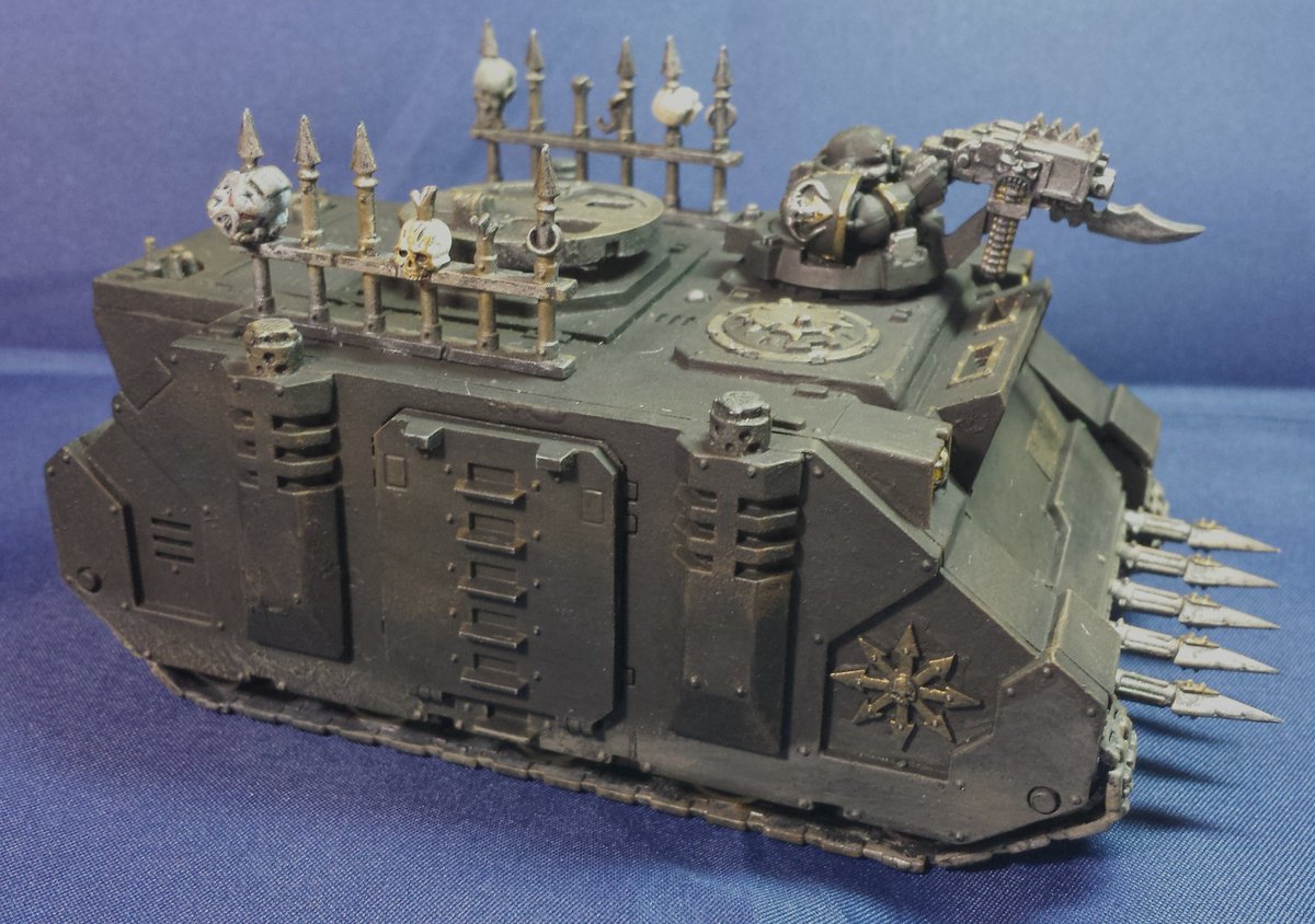 JadeGamingNews's tweet photo. A Converted Chaos Rhino painted by @Blazo412 https://t.co/5TBegZ24fR #miniaturemonday #warmongers #40k https://t.co/BWHOA2UayX