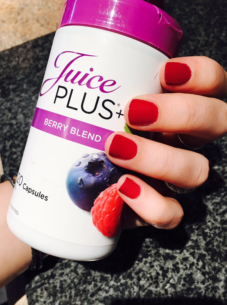 lucykryan29's tweet photo. Love these babies I never had nice nails ever jus after two weeks growing Nicely :) https://t.co/Ss1qvSXNWo