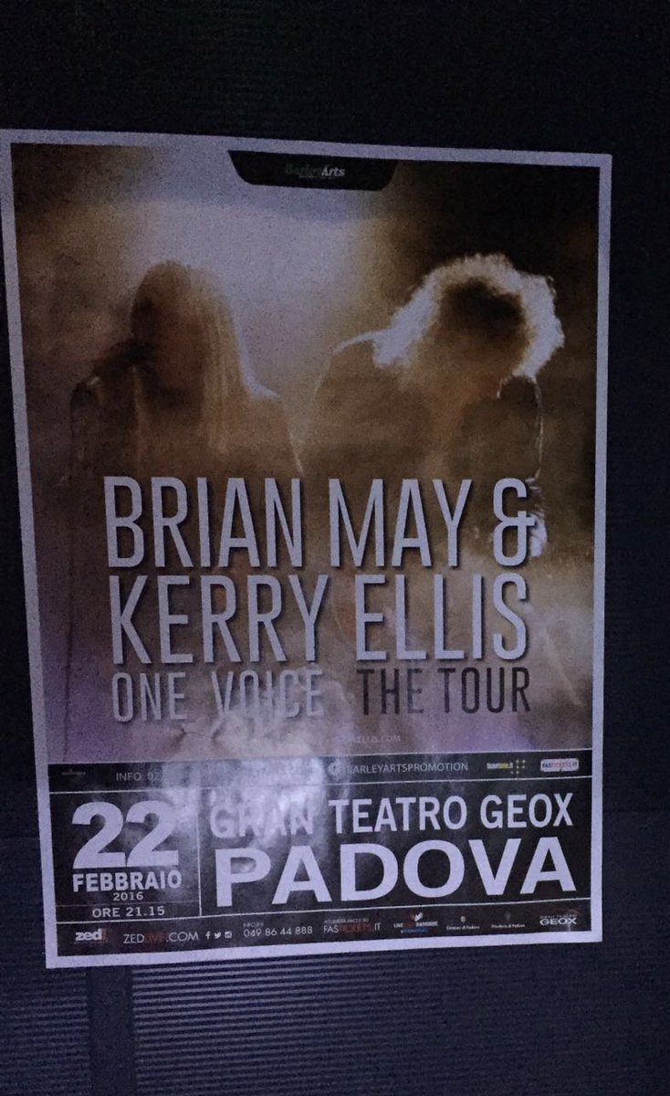 BrianMayBR's tweet photo. Fotos há alguns minutos atrás, as pessoas se preparando para o show no Teatro Geox.

©GoldenSilviaX https://t.co/PBB37GqQ9X
