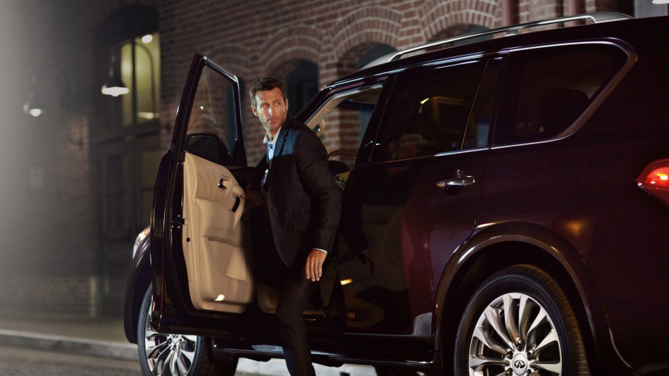 Siente en persona la elegancia de la #QX80 en nuestro Showroom. #InfinitiRD