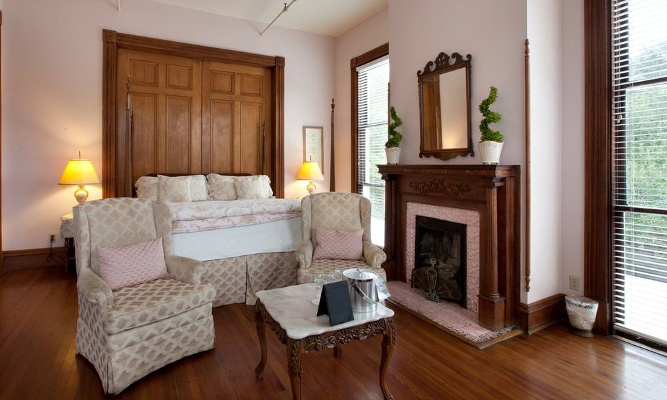 Get lost in the timeless beauty of the #Inn. We would love to have you come stay with us! bit.ly/1OMGJ1i