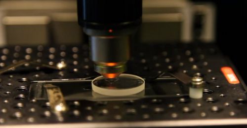 futurasciences's tweet photo. Un disque en verre pour stocker les données de l'humanité pour l’éternité https://t.co/PZCABr9Nkz #technologie https://t.co/3HMMzI2htt