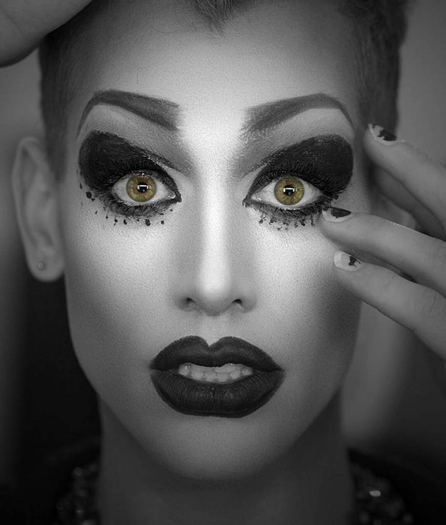 DragaholicNews's tweet photo. Up close and beautiful! ❤ @dustyray by @thomasevansphotography #dragqueen #makeup https://t.co/aeMXUypZO2