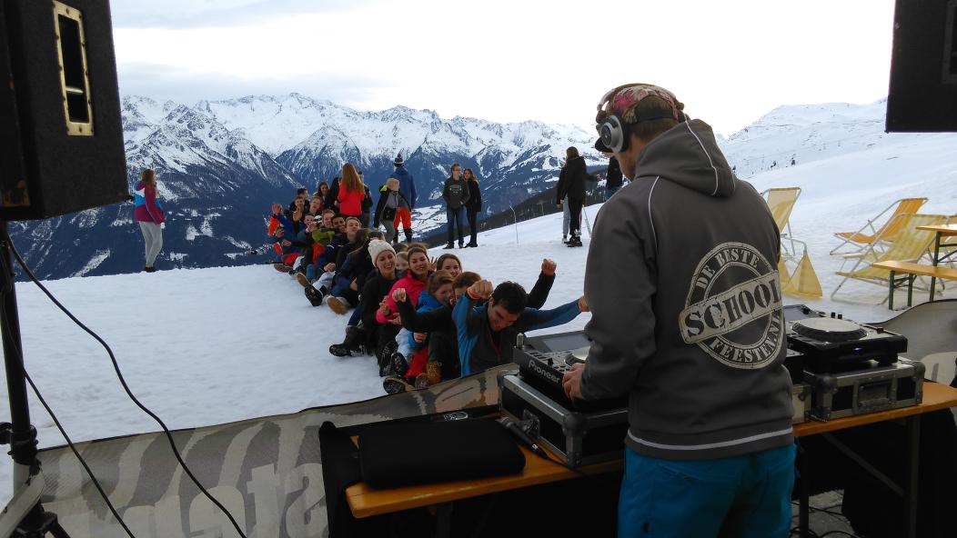 ErnaKoekoek's tweet photo. @KWCCulemborg Onze eigen KWC après ski !!! https://t.co/jBdyG6WH8e