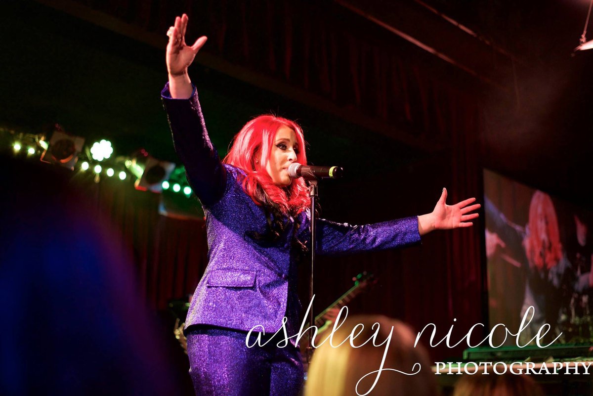 AshleyNicoleSm's tweet photo. The big hearted @veronica_kole had the big voice last night! Wow! https://t.co/rKo21200hv