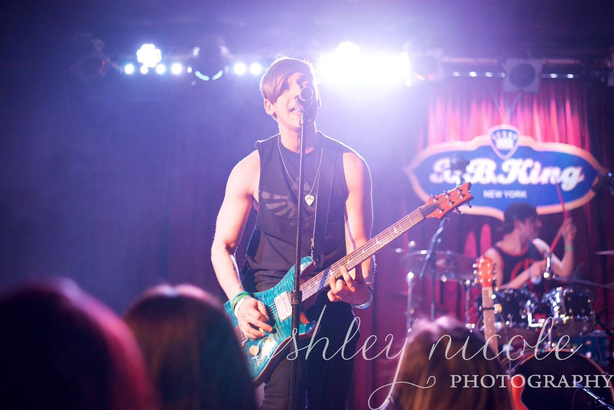 AshleyNicoleSm's tweet photo. We can't forget how great @SavingSkylar was last night in NYC! https://t.co/FzL1VW86fF