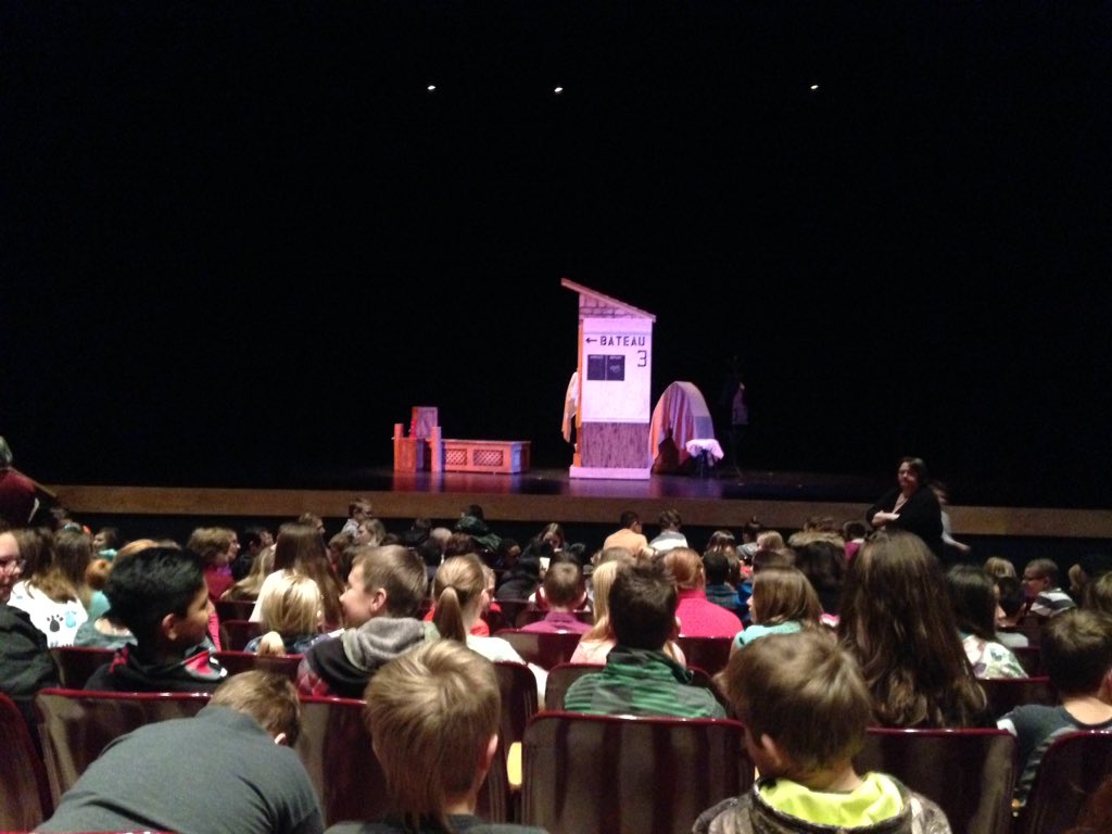 ckannassHSD's tweet photo. 5th and 6th grade waiting for play to start #Horiconschools https://t.co/9B8FfrS1BL